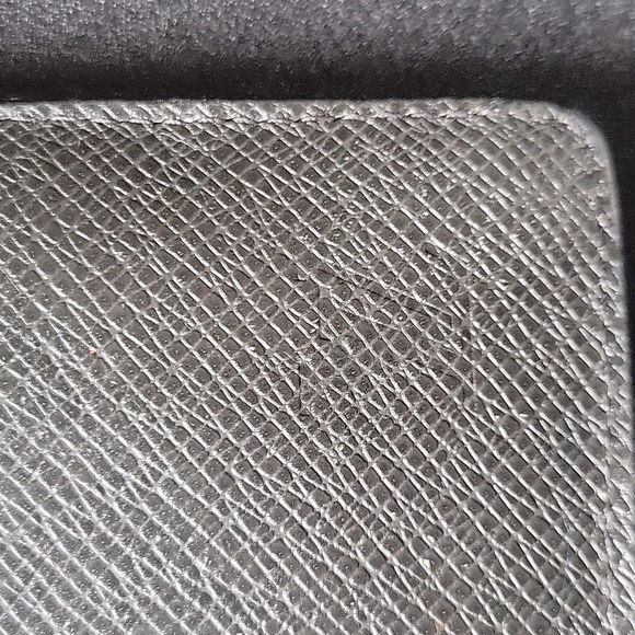 Louis Vuitton Brazza Wallet - Picture 2 of 8